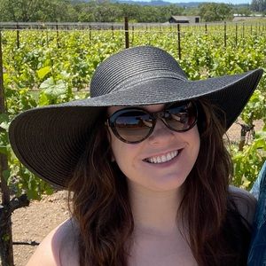 Meet your Posher, Caroline